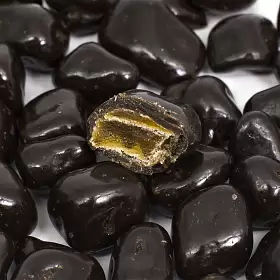 Манго в темной шоколадной глазури