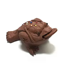 Глиняная фигурка для чайной церемонии "Большая жаба с монеткой"