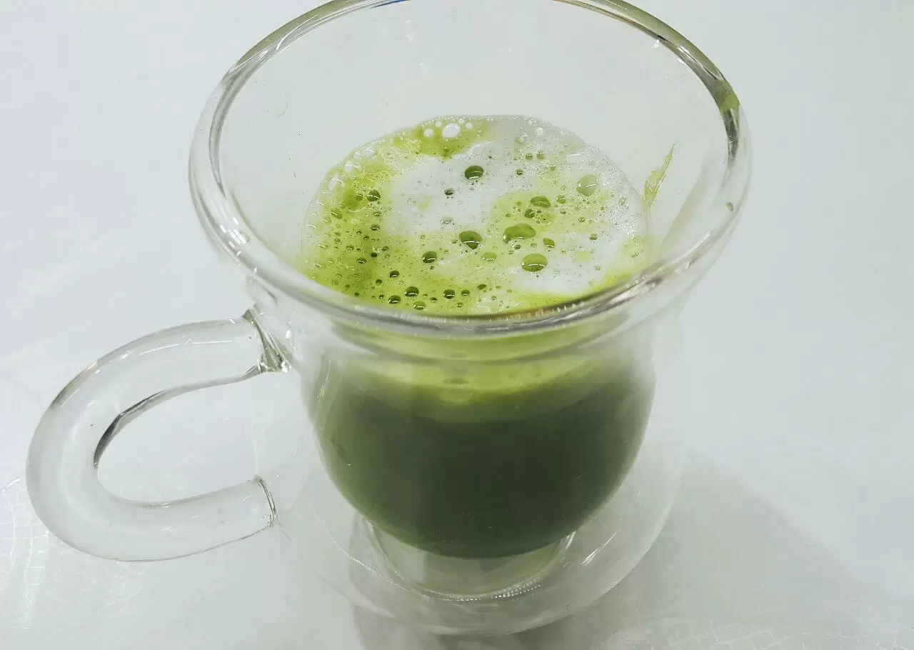 Приготовление ароматного напитка из зеленого чая матча