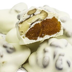 Абрикос с грецким орехом в белой шоколадной глазури
